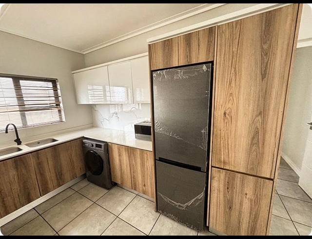 3 BEDROOM APARTMENT FOR SALE IN WATERFALL